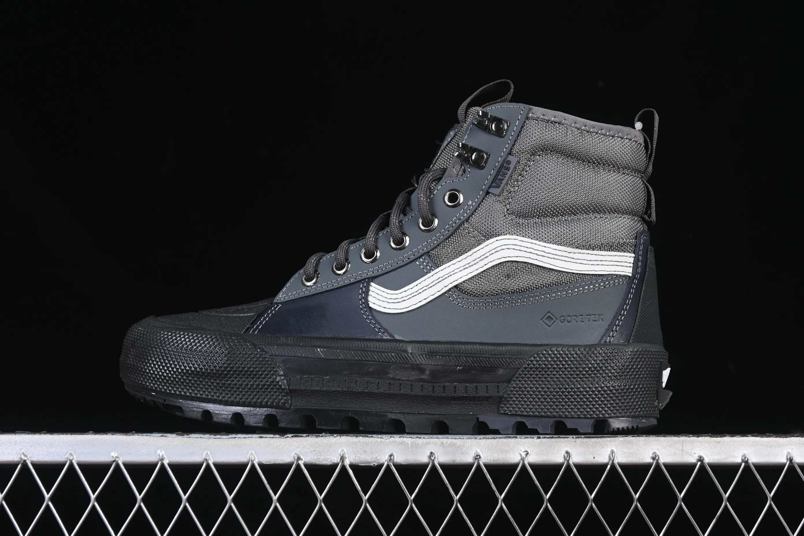 All categories Vans Vans series Vans Hi Vans high-top Vans Sk8-Hi Gore Te Outdoor adventure series round-toe lace-up high-top outdoor functional casual shoes VN0A5I116MP